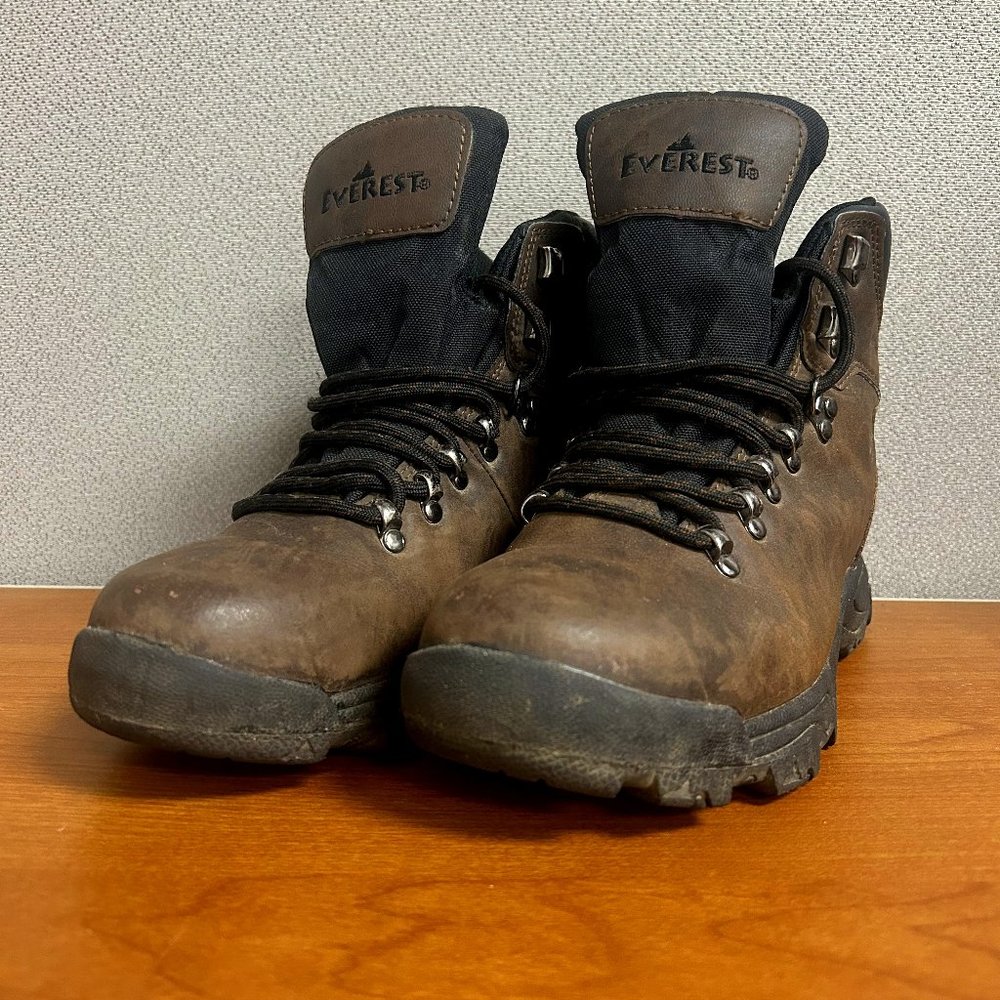 EVEREST WOMENS  LEATHER HIKING BOOTS - SZ. 7.5